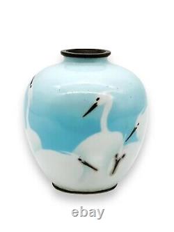 A Fine Japanese Cloisonne enamel musen-jippo Vase attr Gonda Hirosuke