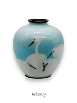 A Fine Japanese Cloisonne enamel musen-jippo Vase attr Gonda Hirosuke