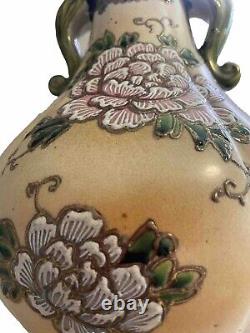 Beautiful Detailed Japanese Meiji Moriage Satsuma Vase