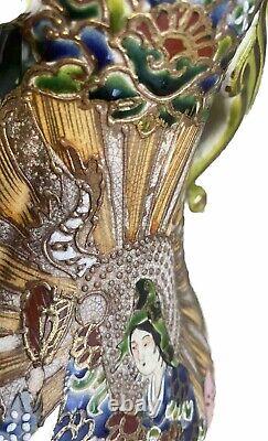 Beautiful Detailed Japanese Meiji Moriage Satsuma Vase