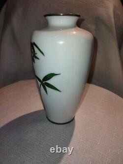 Beautiful Vintage Japanese 7 1/4 White Cloisonne Vase with Bamboo Decoration