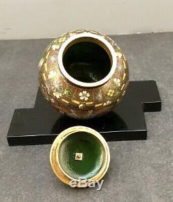 Japanese Meiji attributed to Namikawa Yasuyuki Cloisonne Jar with Gilded Wire