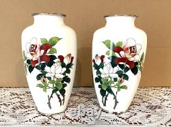 VTG PAIR OF MIRRORED HINODE CRAFTSMAN JAPANESE CLOISONNE VASES WHITE With ROSES